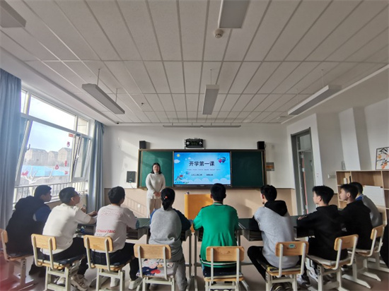 1召開開學(xué)第一課班會(huì).jpg