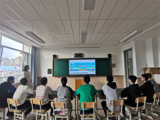 9觀看安全教育平臺(tái)《2022年中小學(xué)生春季開學(xué)安全第一課》.jpg