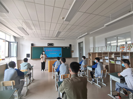 開展復(fù)課開學(xué)、防控疫情主題班會.jpg